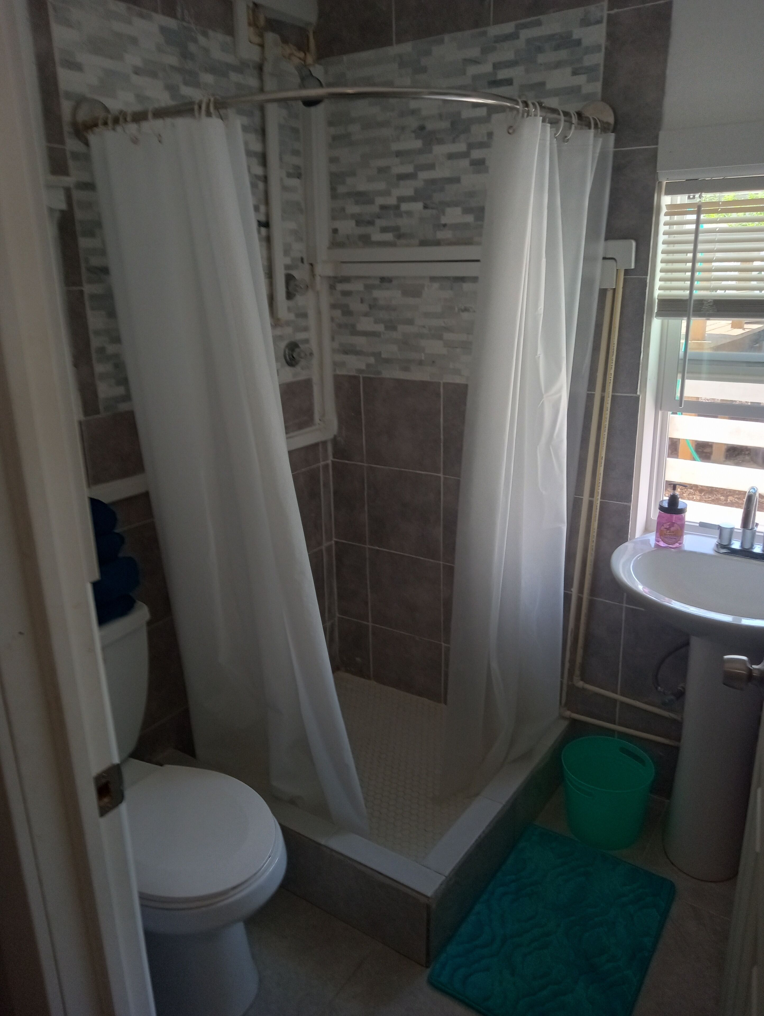 Toallas, jabón, papel higiénico