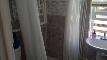 Toallas, jabón, papel higiénico