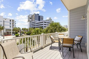 Outdoor dining - 4BR Home Steps to Beach  Sleeps 8  Myrtle Beach (Myrtle Beach)