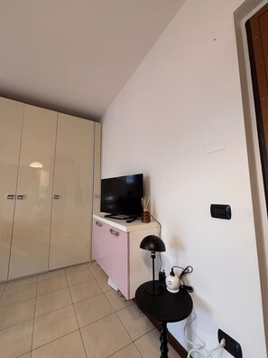 Interior - Casa San Martino 21 The ideal solution between Milan, Varese and Como. (Uboldo)