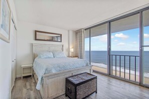 2 bedrooms, iron/ironing board, WiFi, bed sheets - Century One #1008 (Ocean City)