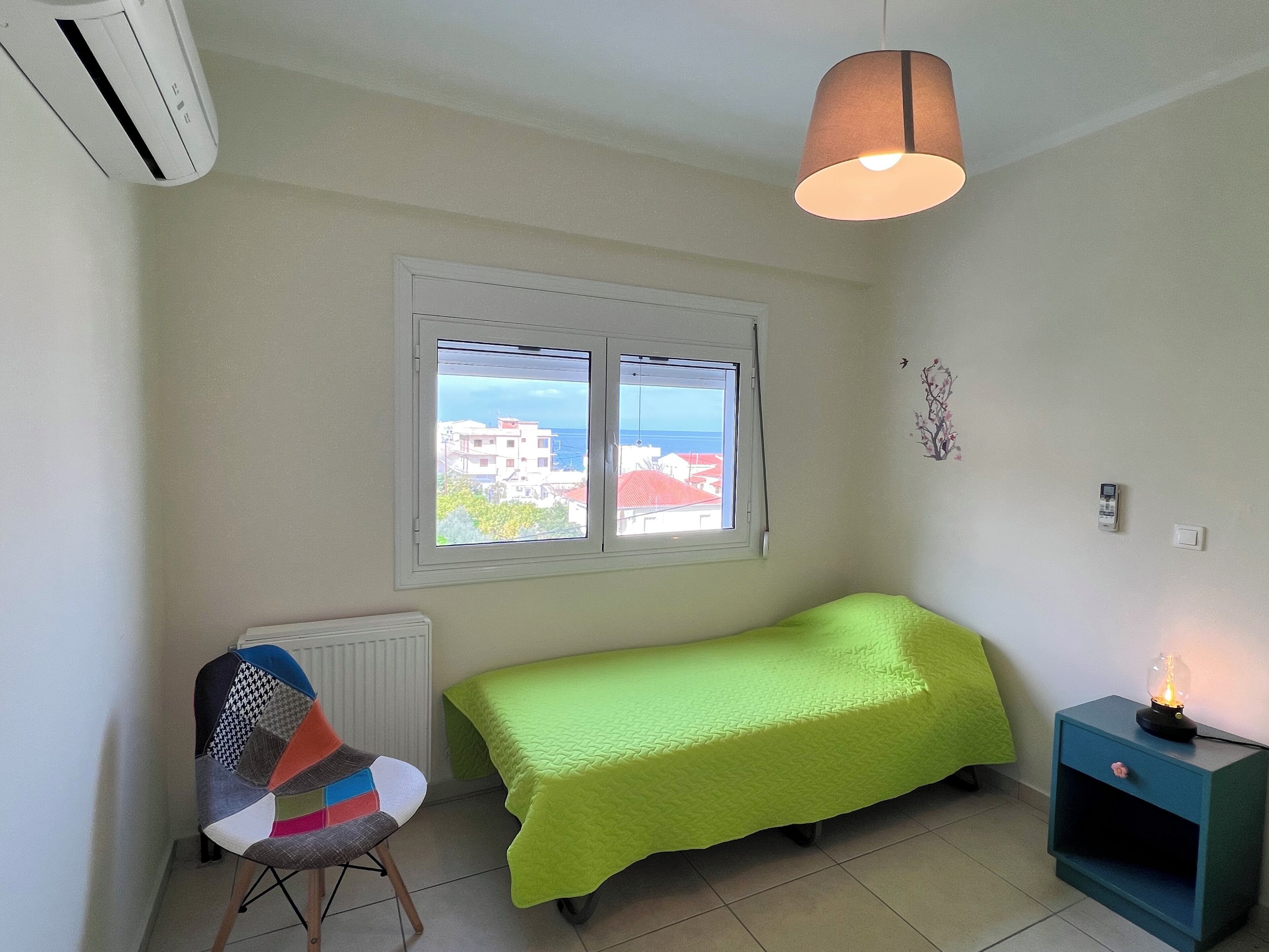 2 bedrooms, iron/ironing board, internet, bed sheets