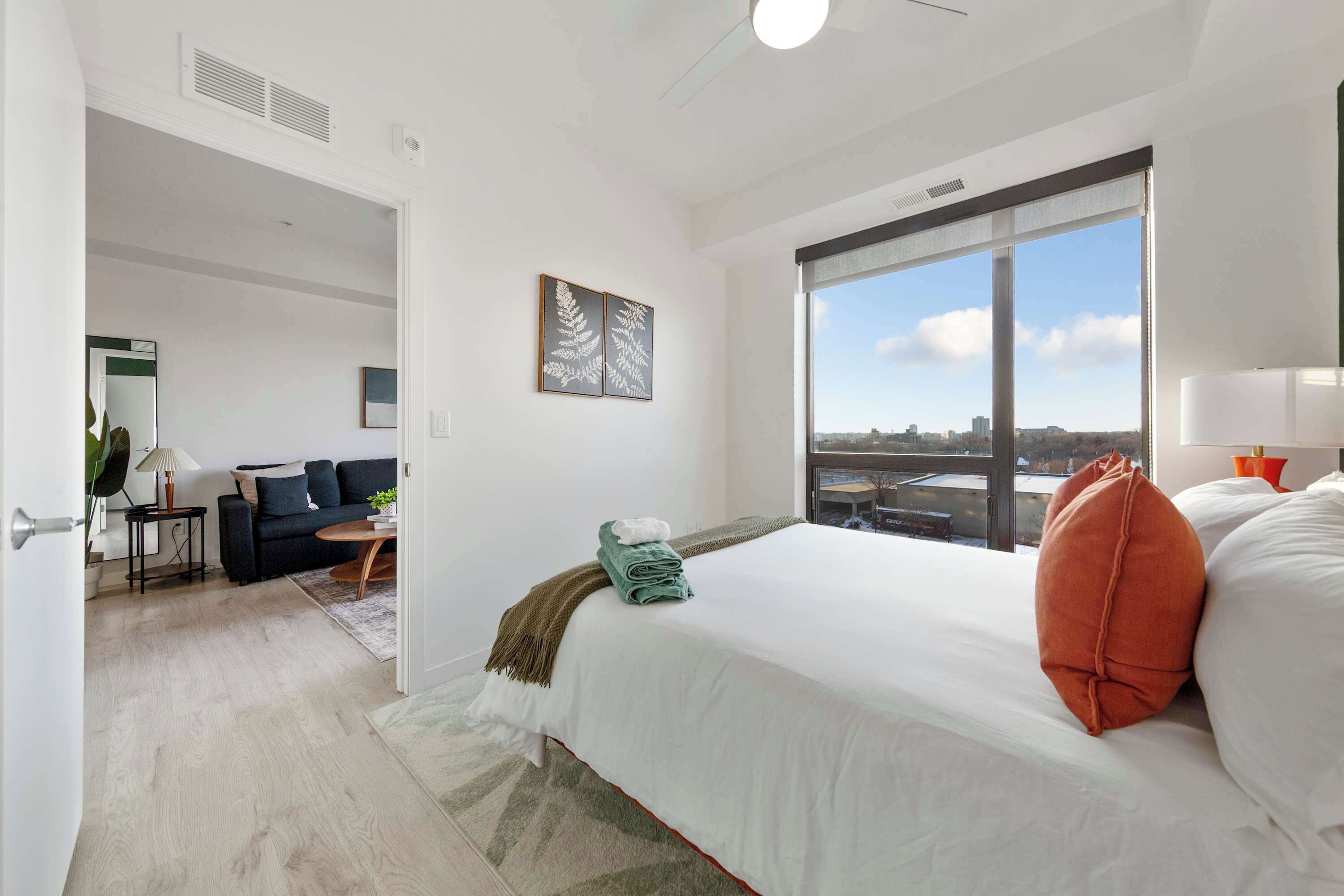 1 soveværelse, skrivebord, strygejern/strygebræt, weekendseng