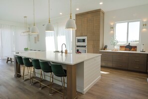 Luxury House, Patio, Mountain View | Private kitchen - T8-2174 Birdie On The 8th  (Washington)