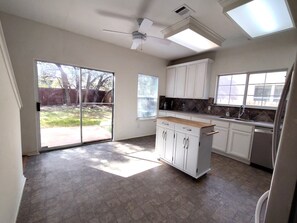 Interior - Spacious 4-bedroom house in beautiful Leander with AC (Leander)