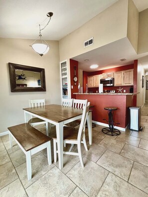Dining - NEW- Beautiful Family Size Condo- On The Water- Pool- Hot Tub- Beach (Corpus Christi)