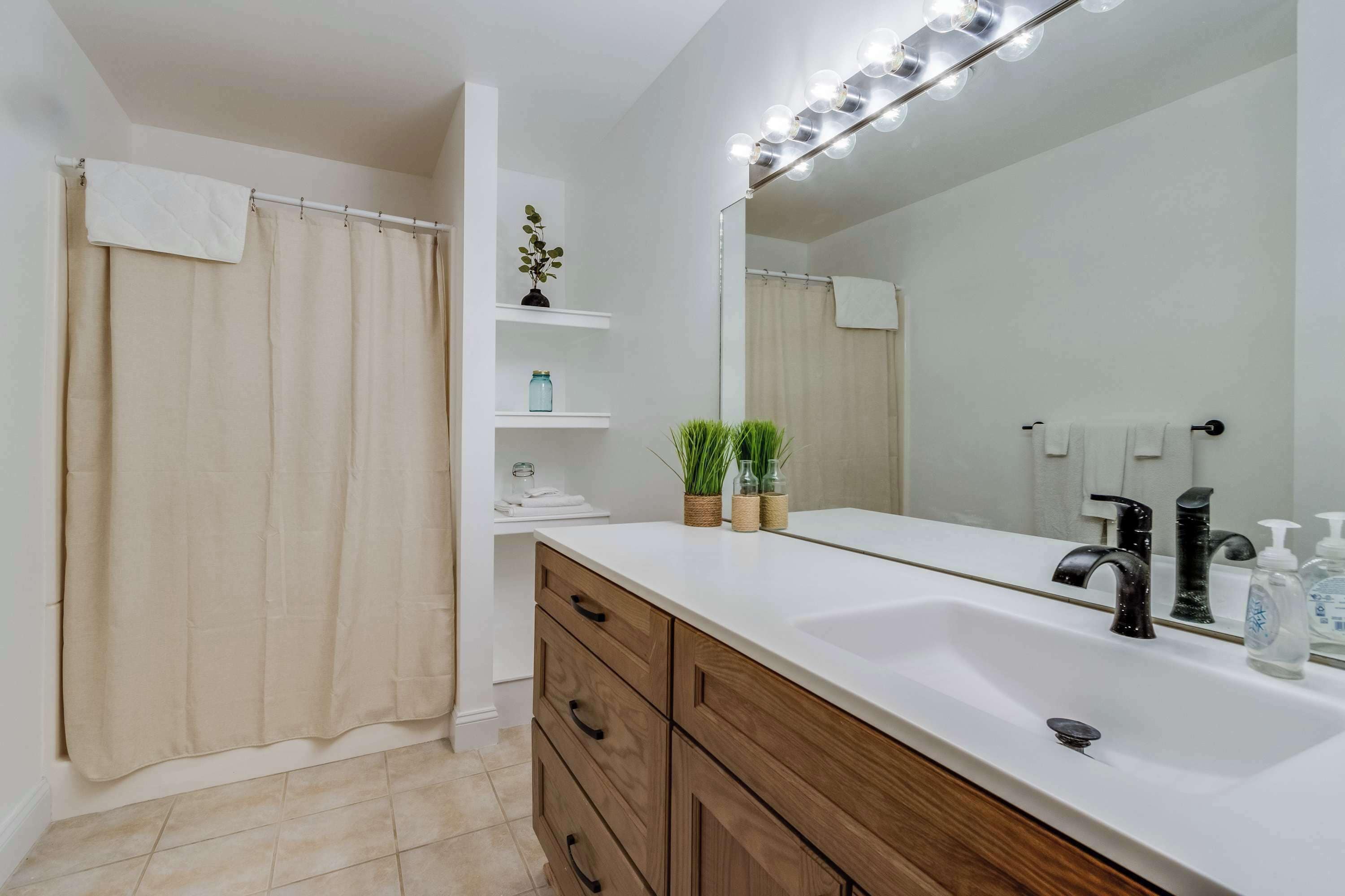 Shower, hair dryer, towels, shampoo