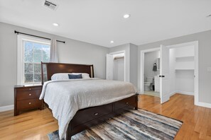 5 bedrooms, desk, travel crib, free WiFi