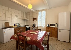 Réfrigérateur, micro-ondes, lave-vaisselle