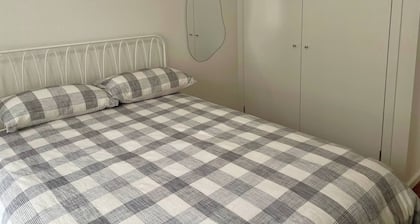 Bright Quiet Retreat - Park & Coast