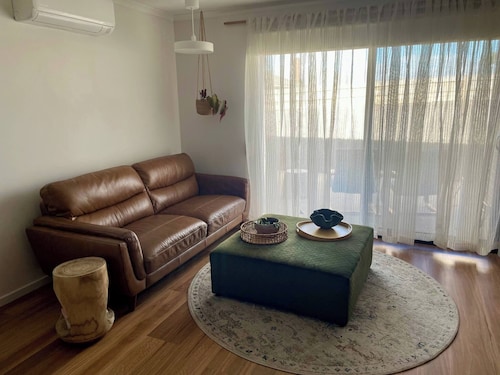 Bright Quiet Retreat - Park & Coast