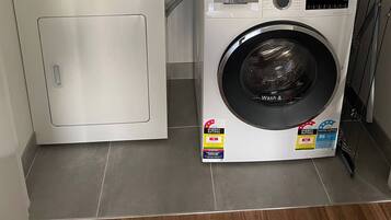 House, 3 Bedrooms, Accessible, Patio | Interior