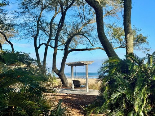 New to the market! A Peaceful, Natural Beachfront Retreat! Pools Tennis Sauna!