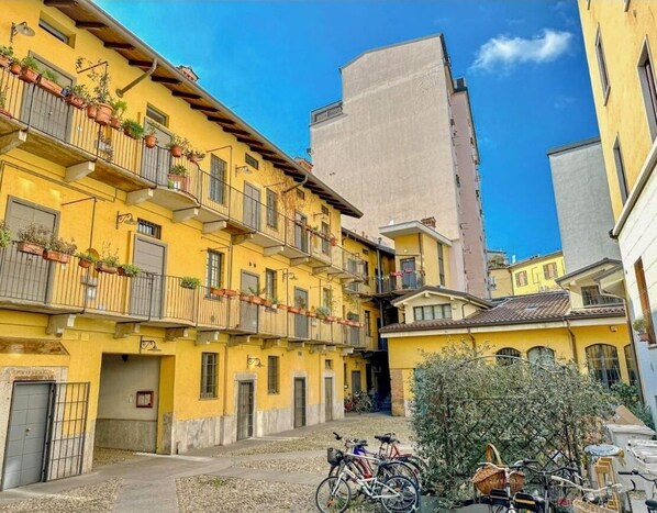 Exterior - "Milanese interior" a stone's throw from downtown. (Milano)