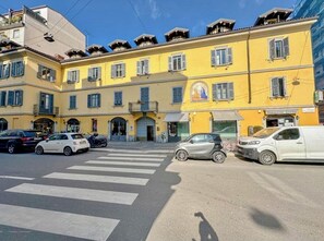 Exterior - "Milanese interior" a stone's throw from downtown. (Milano)