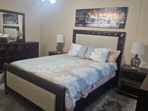 5 bedrooms, iron/ironing board, WiFi - Beautiful 5-bedroom Home!! Very spacious (Iraan)