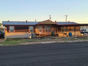 Exterior - Beautiful 5-bedroom Home!! Very spacious (Iraan)