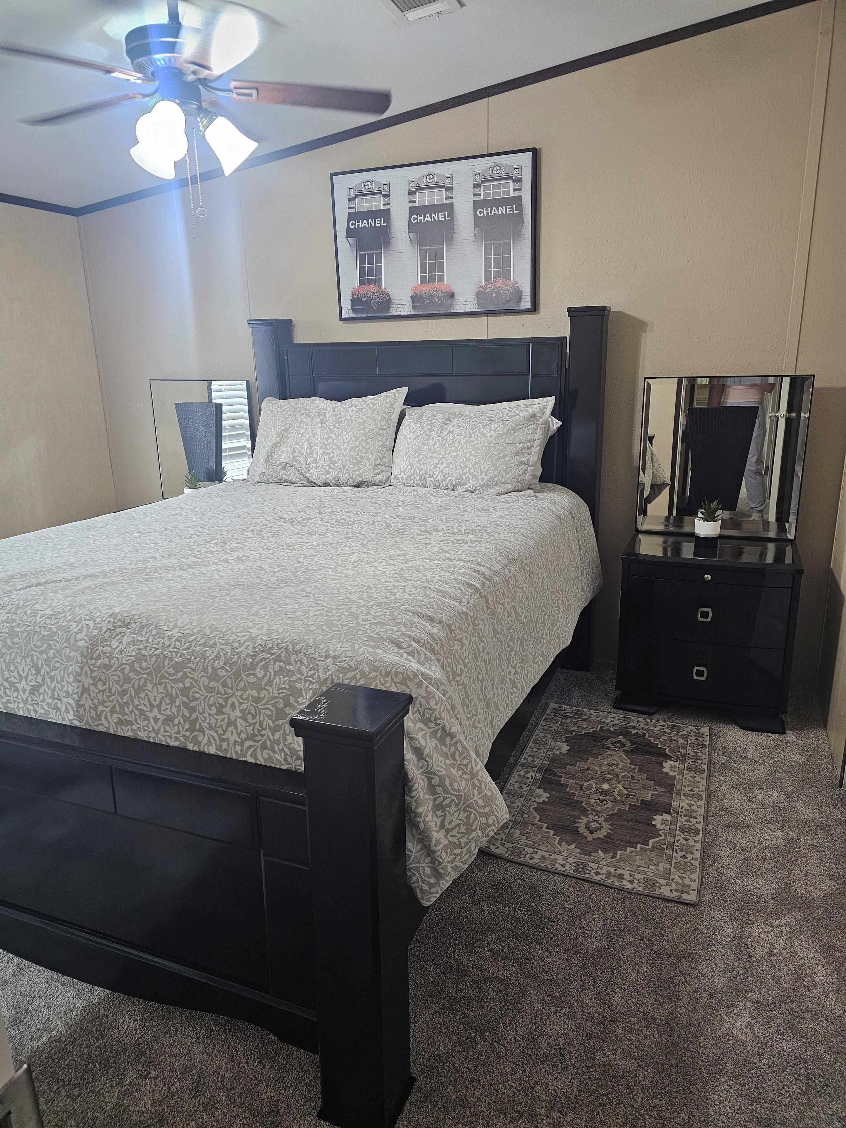 5 habitaciones, tabla de planchar con plancha y wifi 