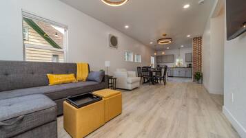 TV connectée, jeux vidéo, livres