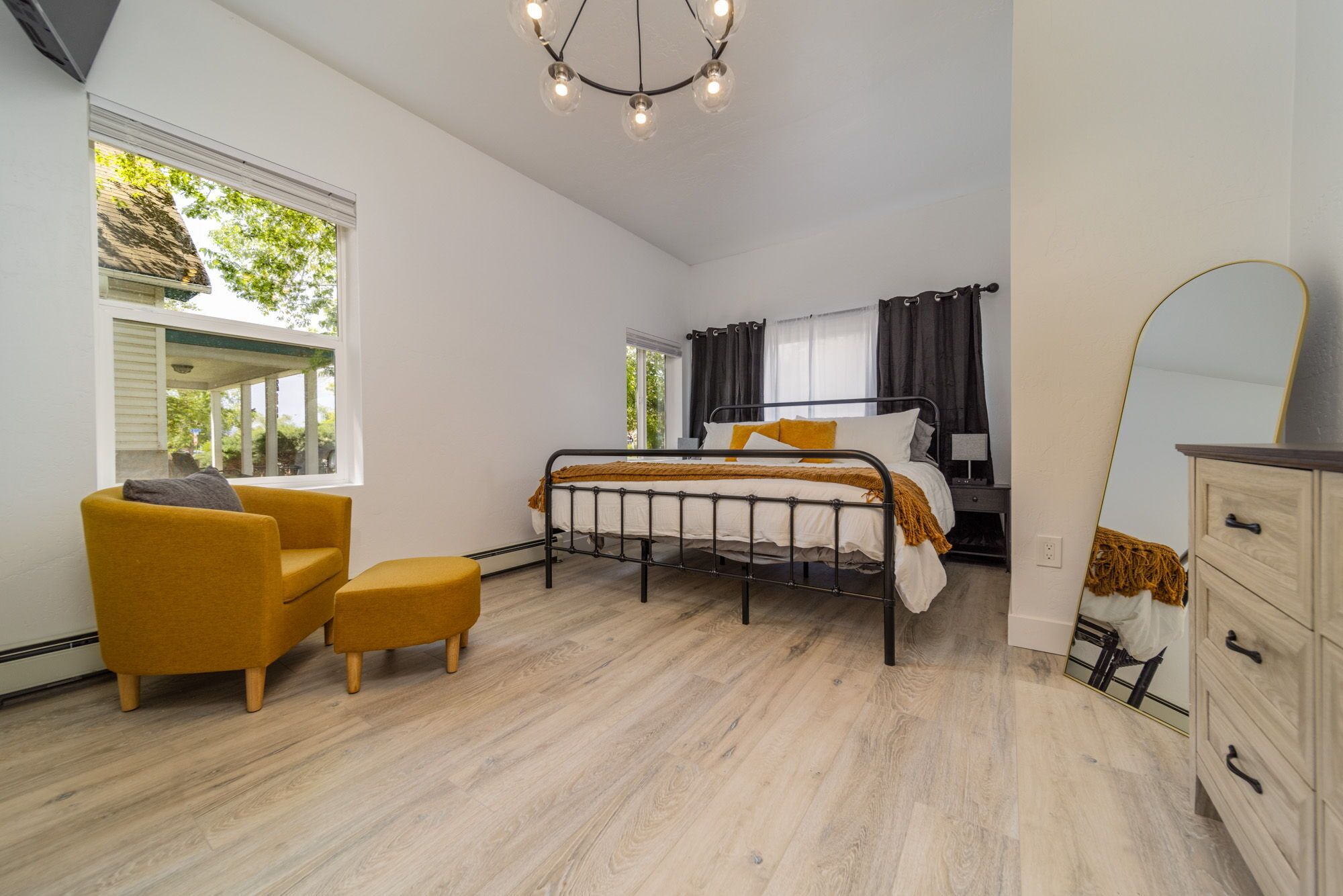 2 chambres, fer et planche à repasser, Wi-Fi gratuit, draps fournis