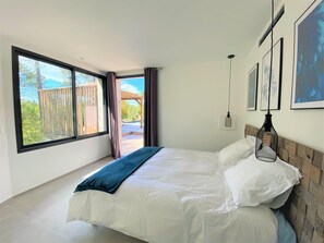 4 makuuhuonetta, silitysrauta/-lauta, vauvan matkasänky, Wi-Fi