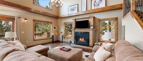 Smart TV, chimenea, futbolito