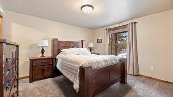 Een bureau, wifi, beddengoed