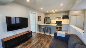 Smart TV, printers - Cozy Private Detached entire Coach House (Markham)