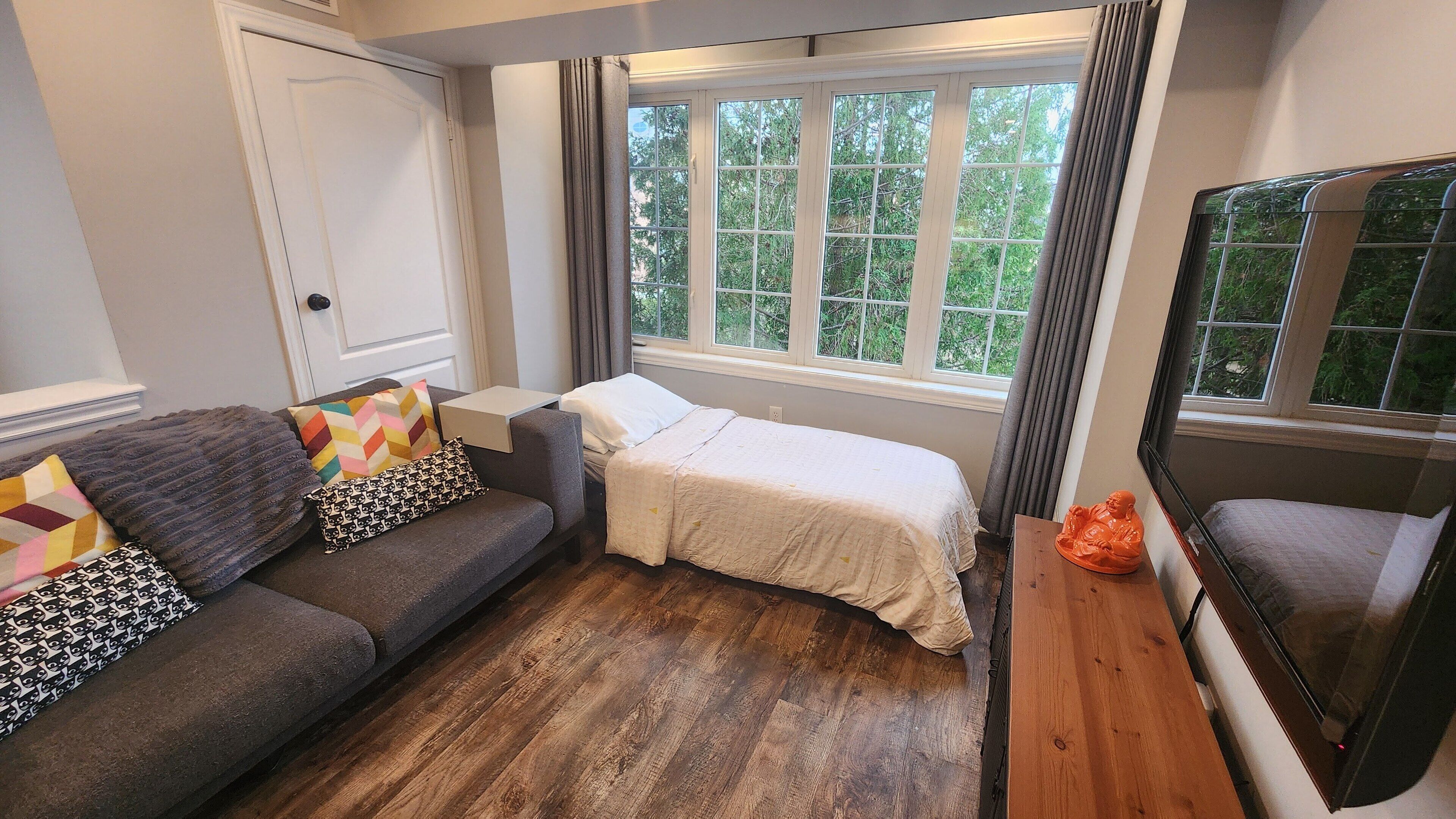 1 chambre, bureau, fer et planche à repasser, Wi-Fi gratuit