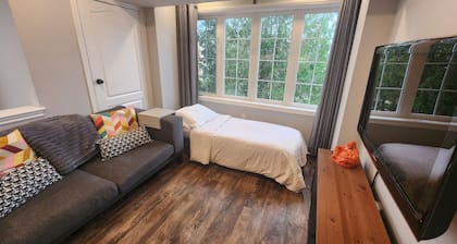 Cozy Private Detached entire Coach House