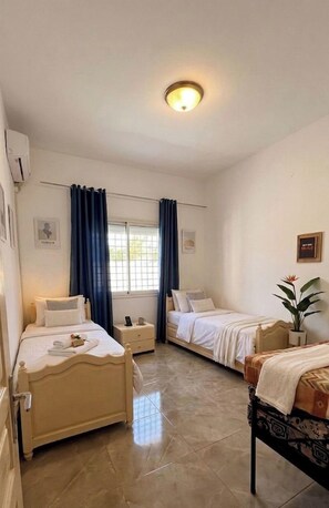2 bedrooms, iron/ironing board, Internet, bed sheets - Apartment a stone's throw from the sea (Rafraf)