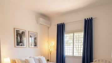 2 bedrooms, iron/ironing board, internet, bed sheets
