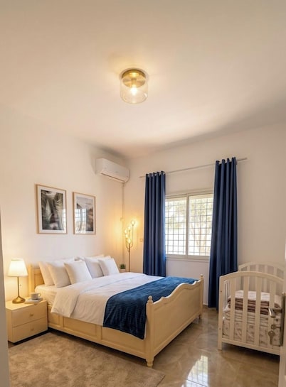 Apartment a stone's throw from the sea
