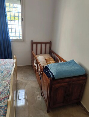 2 bedrooms, iron/ironing board, Internet, bed sheets