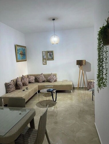 Apartment a stone's throw from the sea