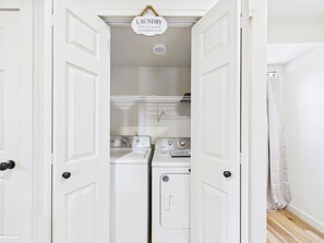 Interior - Little Bear Lookout-New remodel, open concept, AC, gas fire place, sleeps 6. (Ruidoso)