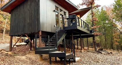 The Cabin at Rocky Top w/ Private Outdoor Hot Tub
