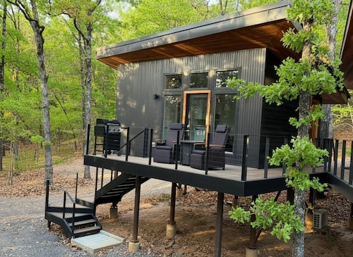 The Cabin at Rocky Top w/ Private Outdoor Hot Tub