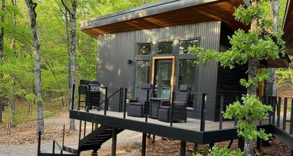 The Cabin at Rocky Top w/ Private Outdoor Hot Tub