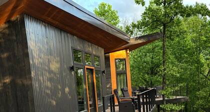 The Cabin at Rocky Top w/ Private Outdoor Hot Tub