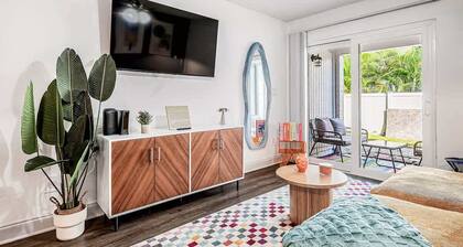 King Bed Coastal Stay | South Tampa Picnic Island