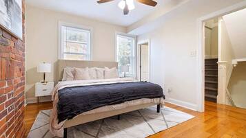 5 habitaciones, tabla de planchar con plancha, cuna de viaje y wifi