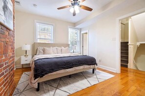 5 habitaciones, tabla de planchar con plancha, cuna de viaje y wifi 