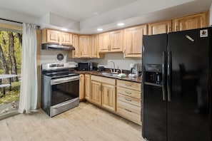 Fridge, microwave, oven, coffee/tea maker - Château Rouge 214 ~ Palisades Place
Cozy Condo, Indoor Pool, Hot Tub! (Red Lodge)