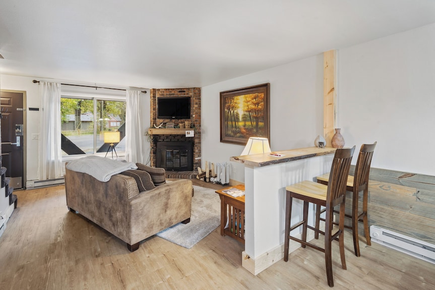 Château Rouge 214 ~ Palisades Place - Montana