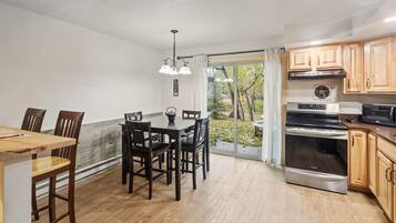 Fridge, microwave, oven, coffee/tea maker