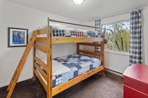 2 bedrooms, iron/ironing board, free WiFi, bed sheets - Château Rouge 214 ~ Palisades Place
Cozy Condo, Indoor Pool, Hot Tub! (Red Lodge)