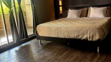 4 bedrooms, iron/ironing board, internet, bed sheets