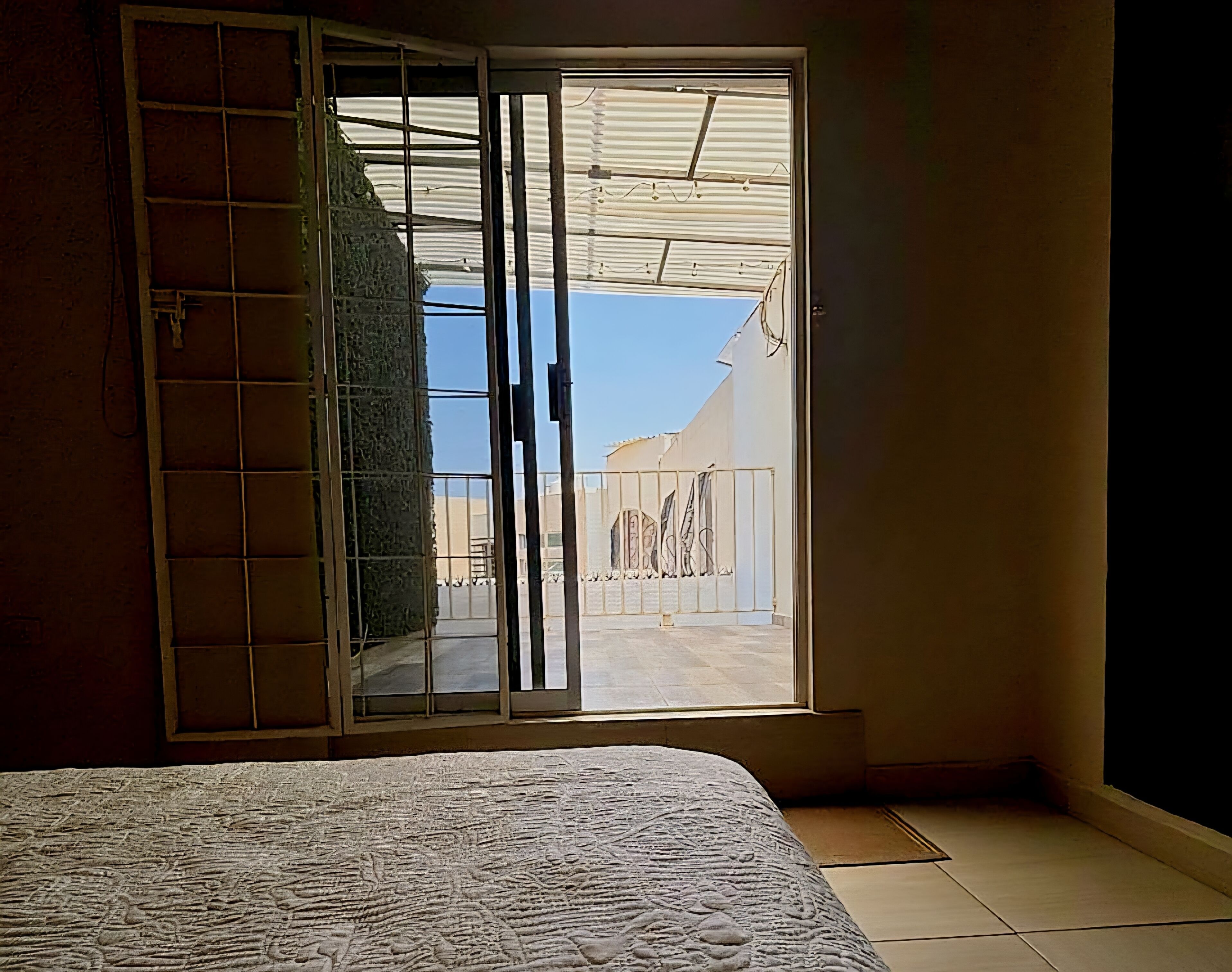 4 bedrooms, iron/ironing board, internet, bed sheets