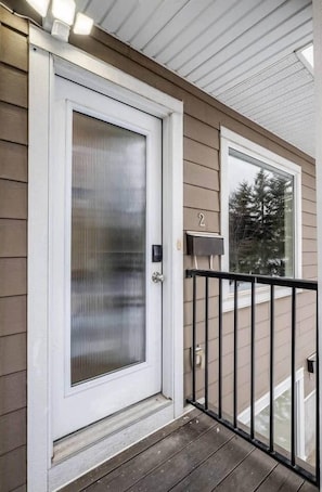 Interior - The Ridge – Modern 2BR Near 17th Ave in Bankview (Calgary)